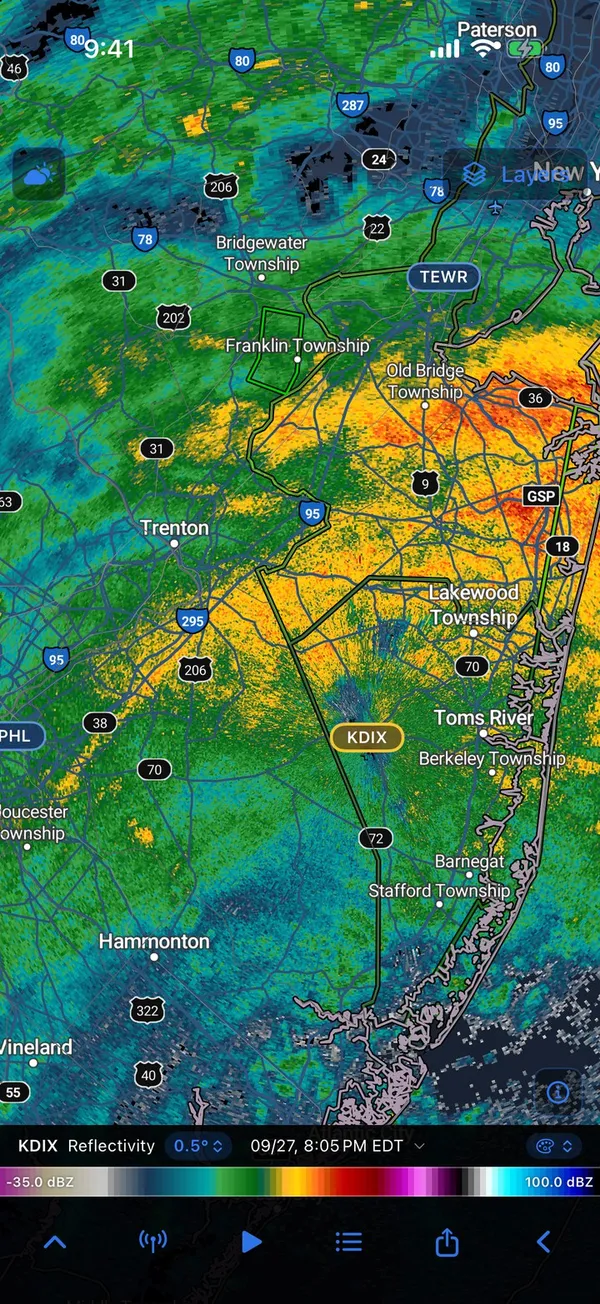 Rain over New Jersey on the KDIX radar in Echoes